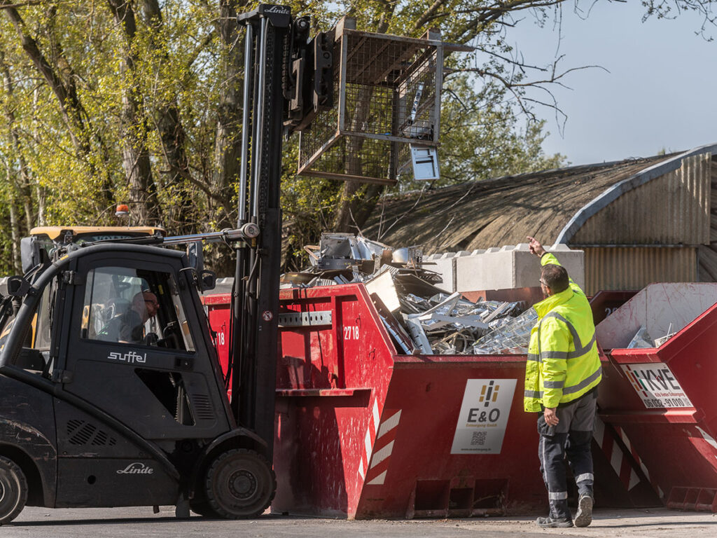 Foto für den Karrierebereich – Mitarbeitende von EO im Einsatz